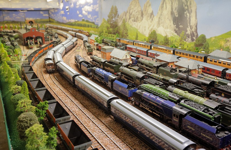 Хобби для взрослых: модели поездов и железной дороги