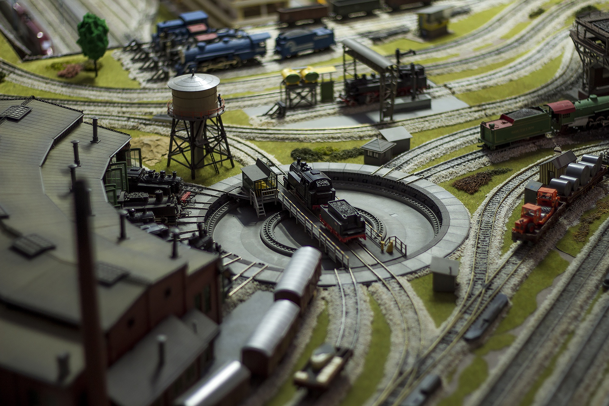 Как делают на заводах модели поездов?